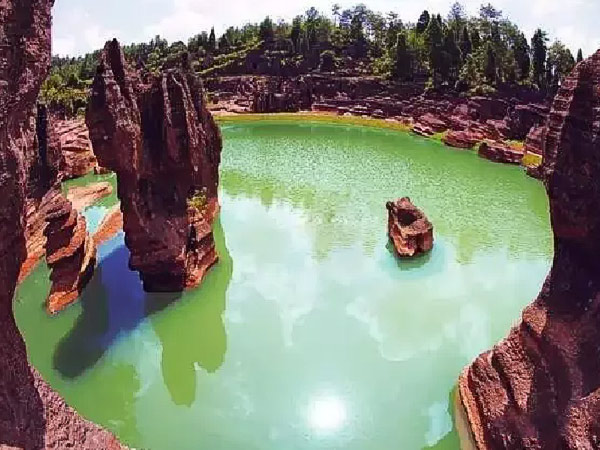 湘西芙蓉鎮(zhèn)、紅石林（坐龍峽、酉水畫廊）高品質(zhì)汽車2日游