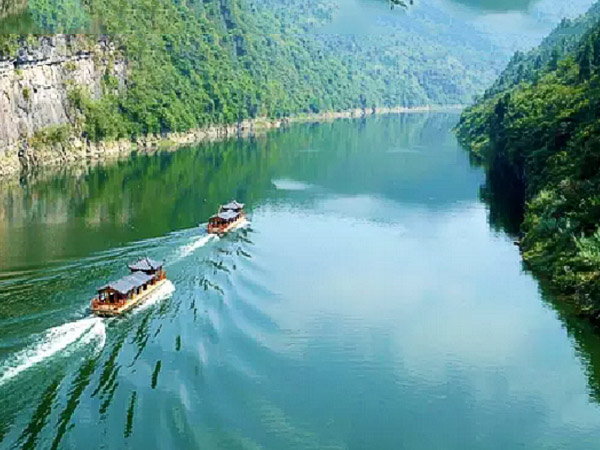 湘西芙蓉鎮(zhèn)、紅石林（坐龍峽、酉水畫廊）高品質(zhì)汽車2日游