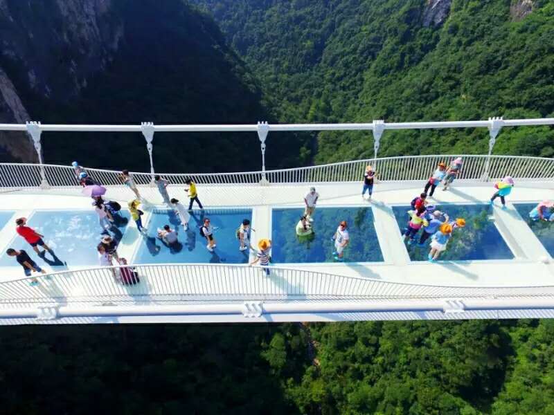 C玻璃橋、天門仙山、夯吾苗寨、鳳凰古城“神秘湘西之旅” 品質(zhì)純玩2晚3日游